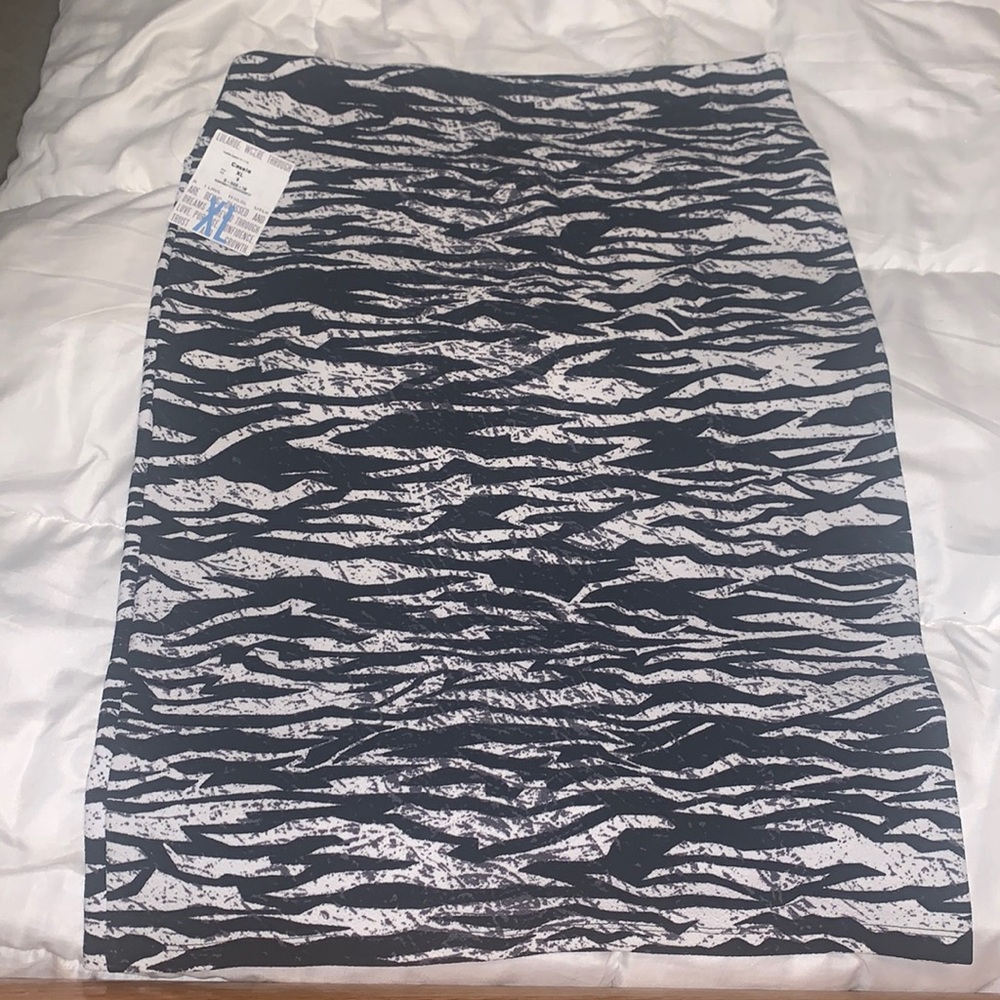 LulaRoe XL Zebra Cassie